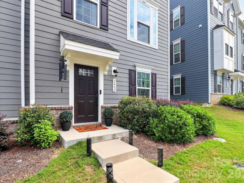2402 Autumn Olive Lane, Matthews, NC 28104.  MLS# CAR4423034, YatesRealty ID 50507. 