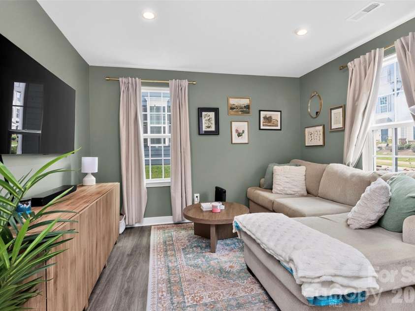 2402 Autumn Olive Lane, Matthews, NC 28104.  MLS# CAR4423034, YatesRealty ID 50507. 