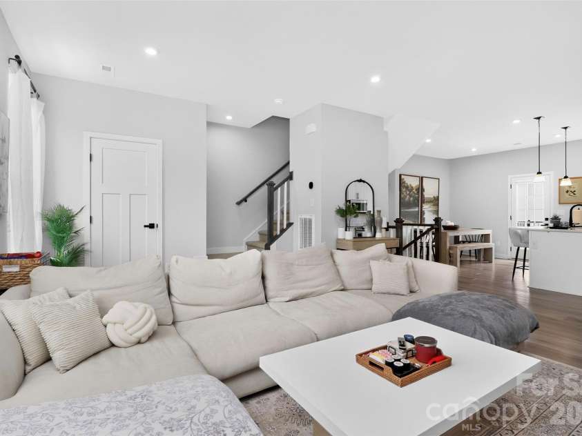 2402 Autumn Olive Lane, Matthews, NC 28104.  MLS# CAR4423034, YatesRealty ID 50507. 