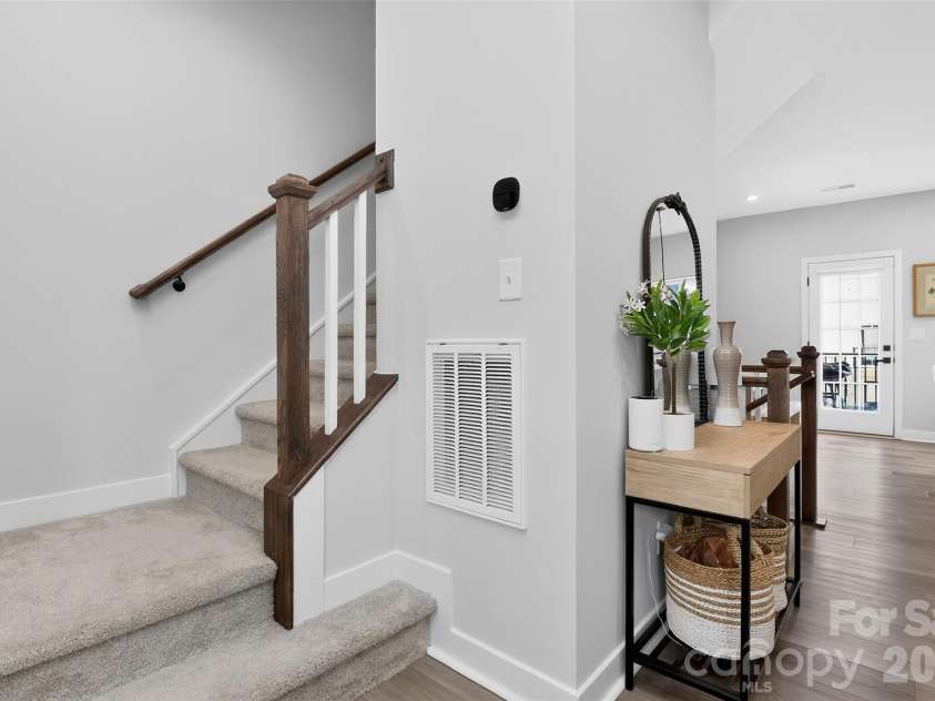 2402 Autumn Olive Lane, Matthews, NC 28104.  MLS# CAR4423034, YatesRealty ID 50507. 