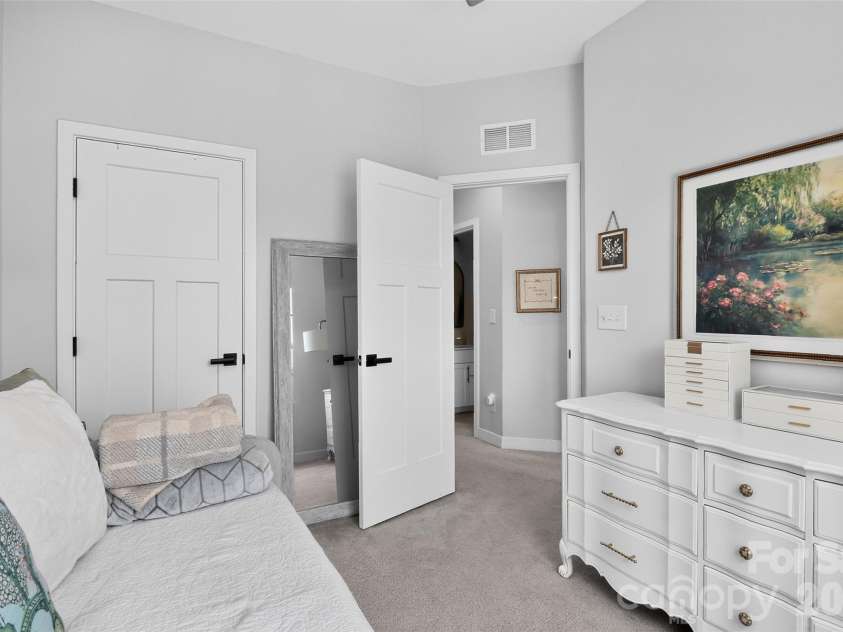 2402 Autumn Olive Lane, Matthews, NC 28104.  MLS# CAR4423034, YatesRealty ID 50507. 