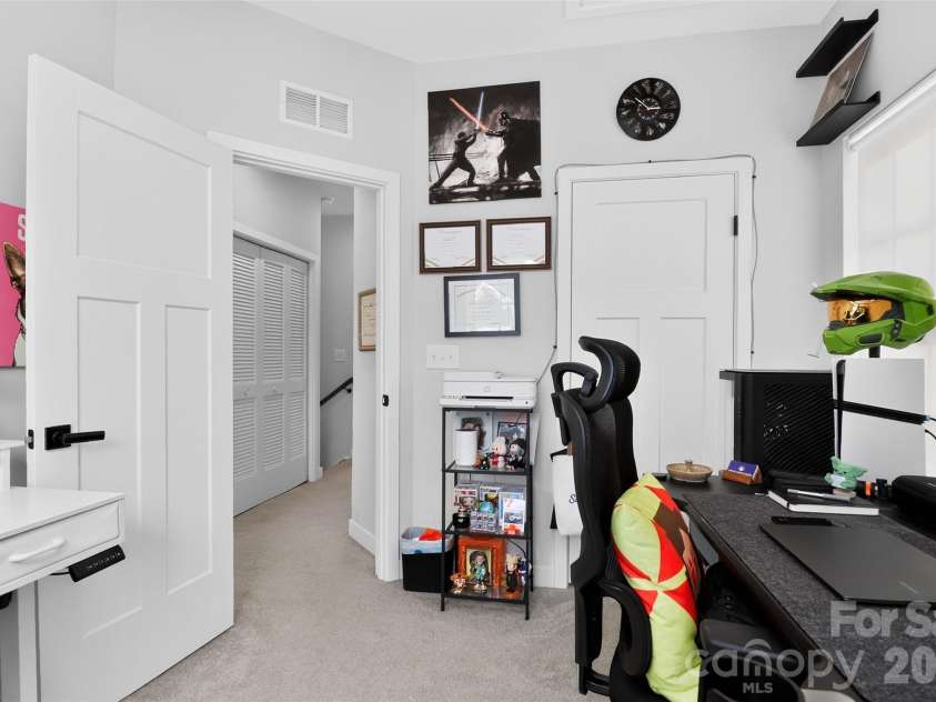 2402 Autumn Olive Lane, Matthews, NC 28104.  MLS# CAR4423034, YatesRealty ID 50507. 