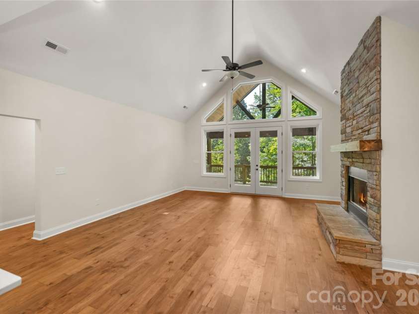 32 Ossarooga Court, Brevard, NC 28712.  MLS# CAR4423106, YatesRealty ID 50509. Let the outside in!