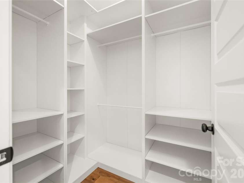 32 Ossarooga Court, Brevard, NC 28712.  MLS# CAR4423106, YatesRealty ID 50509. Primary bath double vanity & quartz tops