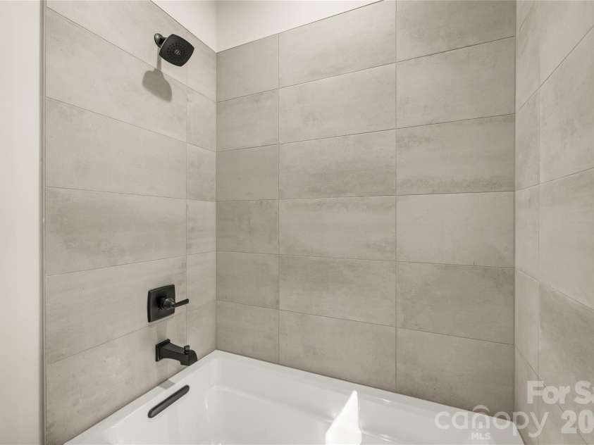 32 Ossarooga Court, Brevard, NC 28712.  MLS# CAR4423106, YatesRealty ID 50509. Tub / shower combo boasts custom tile