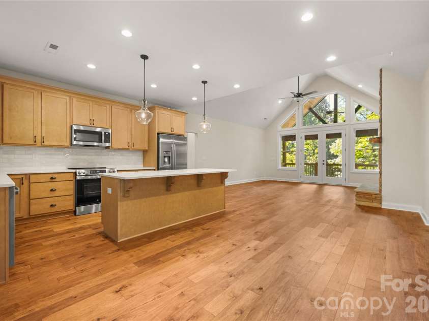 32 Ossarooga Court, Brevard, NC 28712.  MLS# CAR4423106, YatesRealty ID 50509. Wide open great room is airy & bright