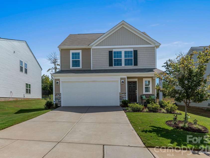 182 Brentwood Drive, Statesville, NC 28625.  MLS# CAR4423220, YatesRealty ID 50510. 