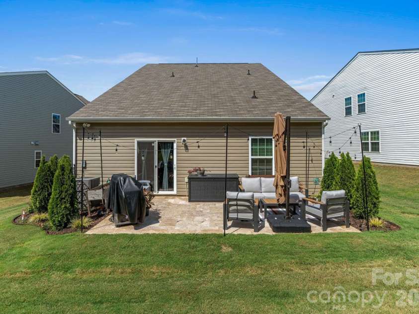 182 Brentwood Drive, Statesville, NC 28625.  MLS# CAR4423220, YatesRealty ID 50510. 