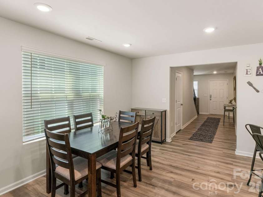 182 Brentwood Drive, Statesville, NC 28625.  MLS# CAR4423220, YatesRealty ID 50510. 