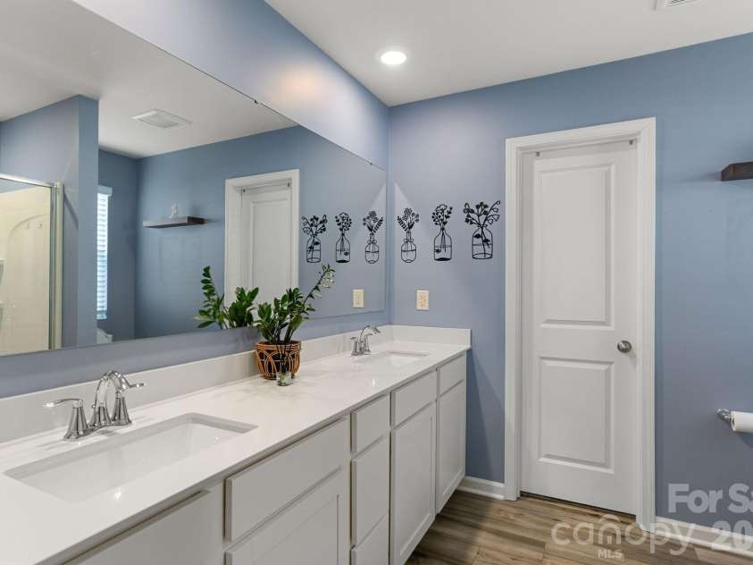 182 Brentwood Drive, Statesville, NC 28625.  MLS# CAR4423220, YatesRealty ID 50510. 