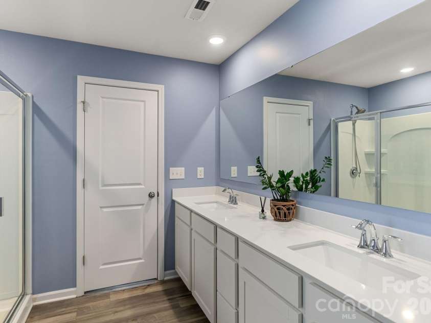 182 Brentwood Drive, Statesville, NC 28625.  MLS# CAR4423220, YatesRealty ID 50510. 