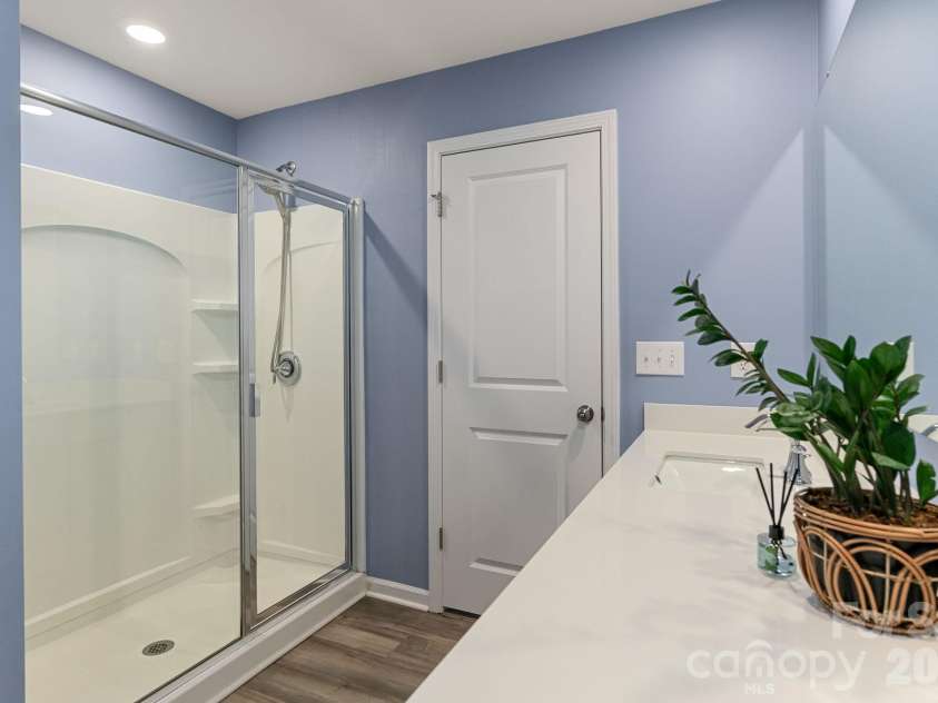 182 Brentwood Drive, Statesville, NC 28625.  MLS# CAR4423220, YatesRealty ID 50510. 