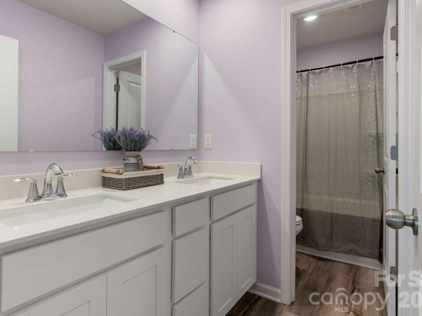 182 Brentwood Drive, Statesville, NC 28625.  MLS# CAR4423220, YatesRealty ID 50510. 