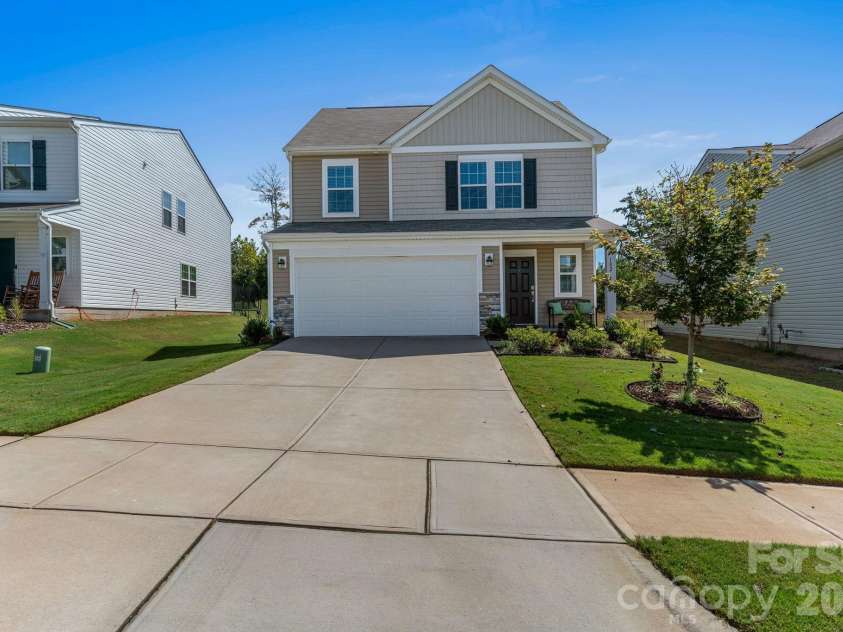 182 Brentwood Drive, Statesville, NC 28625.  MLS# CAR4423220, YatesRealty ID 50510. 