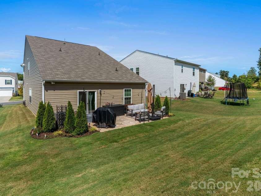 182 Brentwood Drive, Statesville, NC 28625.  MLS# CAR4423220, YatesRealty ID 50510. 