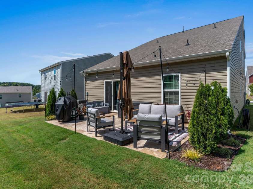182 Brentwood Drive, Statesville, NC 28625.  MLS# CAR4423220, YatesRealty ID 50510. 