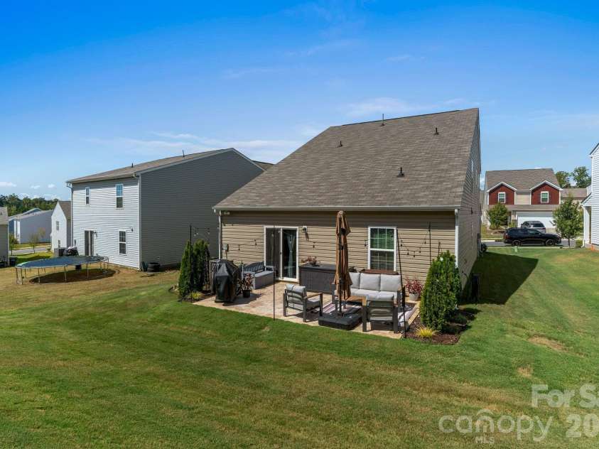 182 Brentwood Drive, Statesville, NC 28625.  MLS# CAR4423220, YatesRealty ID 50510. 