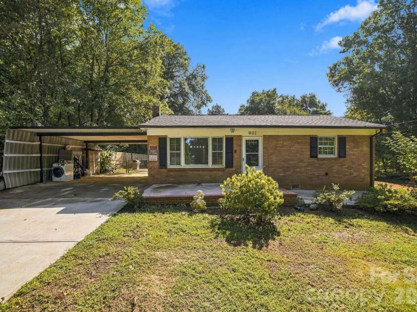 901 Furman Street, Dallas, NC 28034.  MLS# CAR4422984, YatesRealty ID 50511. 