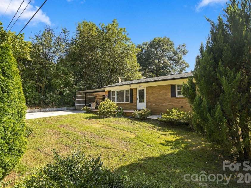 901 Furman Street, Dallas, NC 28034.  MLS# CAR4422984, YatesRealty ID 50511. 