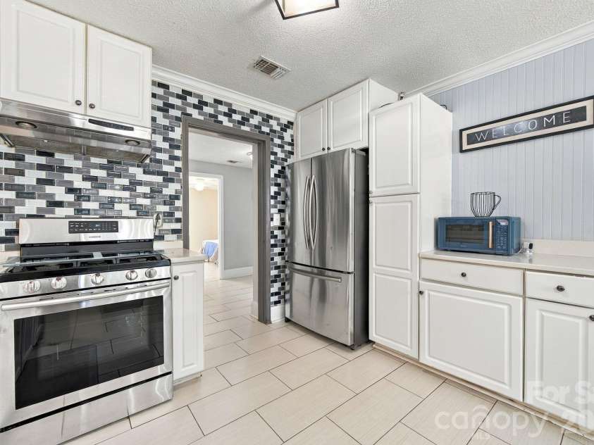 901 Furman Street, Dallas, NC 28034.  MLS# CAR4422984, YatesRealty ID 50511. 