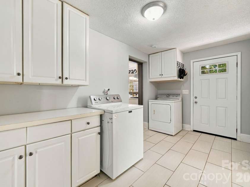 901 Furman Street, Dallas, NC 28034.  MLS# CAR4422984, YatesRealty ID 50511. 