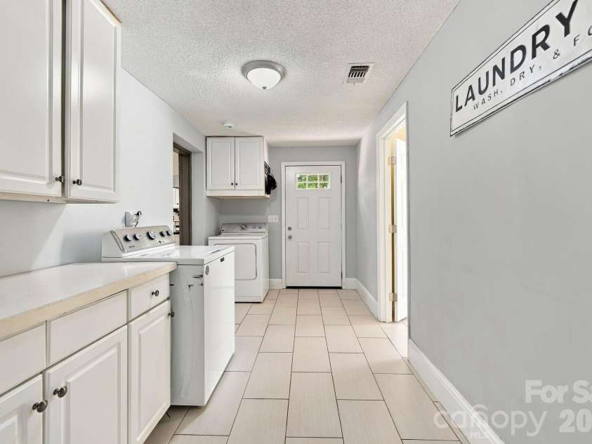 901 Furman Street, Dallas, NC 28034.  MLS# CAR4422984, YatesRealty ID 50511. 