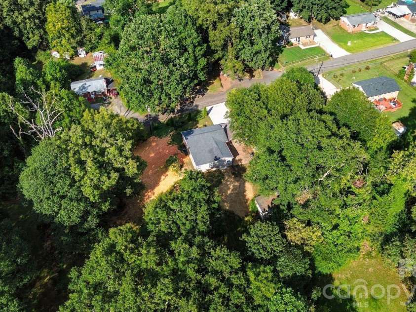 901 Furman Street, Dallas, NC 28034.  MLS# CAR4422984, YatesRealty ID 50511. 