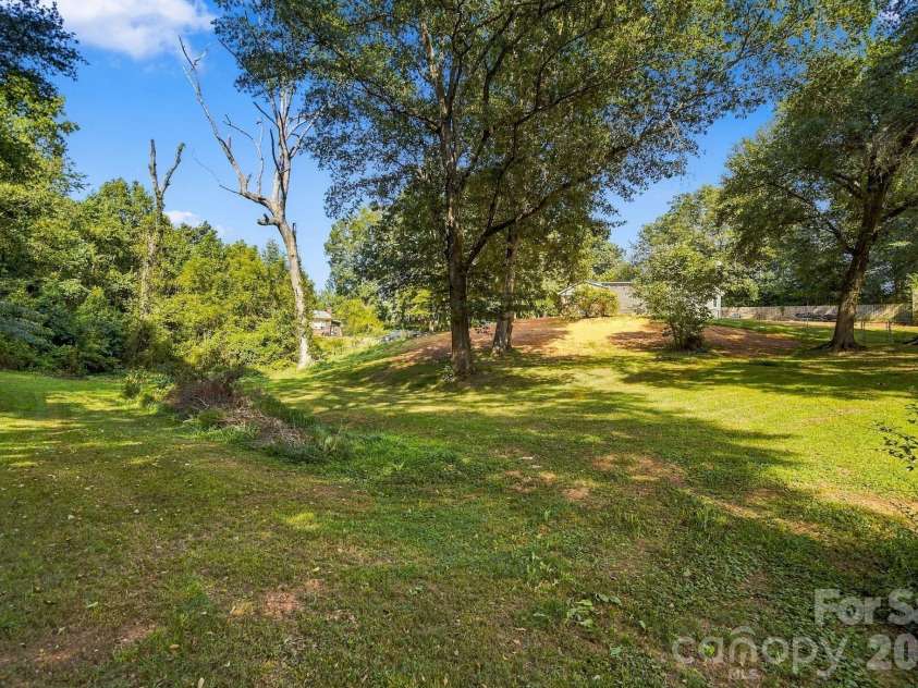 901 Furman Street, Dallas, NC 28034.  MLS# CAR4422984, YatesRealty ID 50511. 