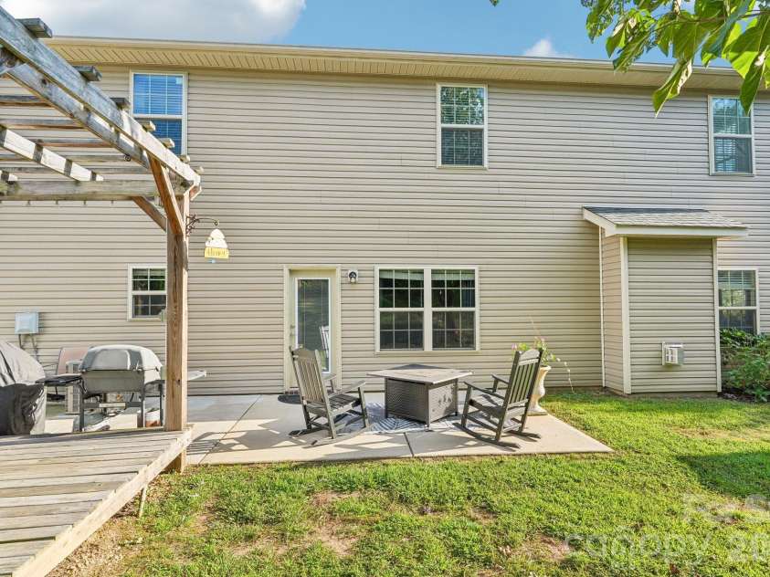 201 Taylors Creek Street, Mount Holly, NC 28120.  MLS# CAR4423412, YatesRealty ID 50512. 