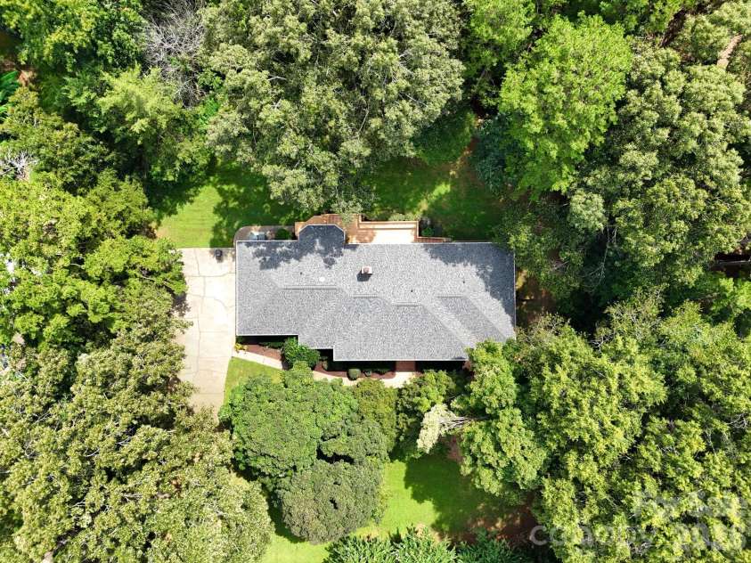 3517 Honeysuckle Drive, Matthews, NC 28104.  MLS# CAR4423576, YatesRealty ID 50513. 