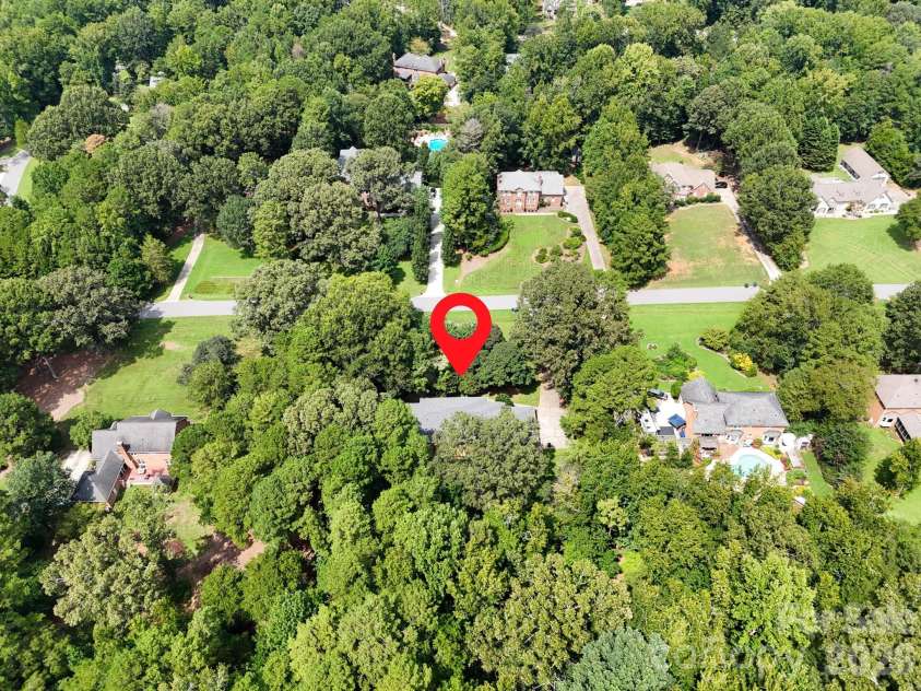 3517 Honeysuckle Drive, Matthews, NC 28104.  MLS# CAR4423576, YatesRealty ID 50513. 