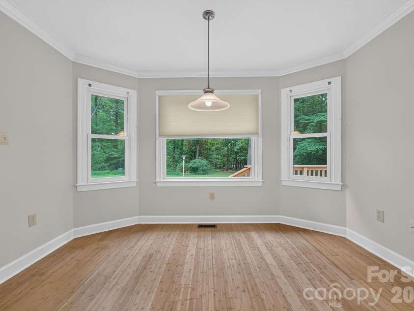 3517 Honeysuckle Drive, Matthews, NC 28104.  MLS# CAR4423576, YatesRealty ID 50513. Breakfast Nook