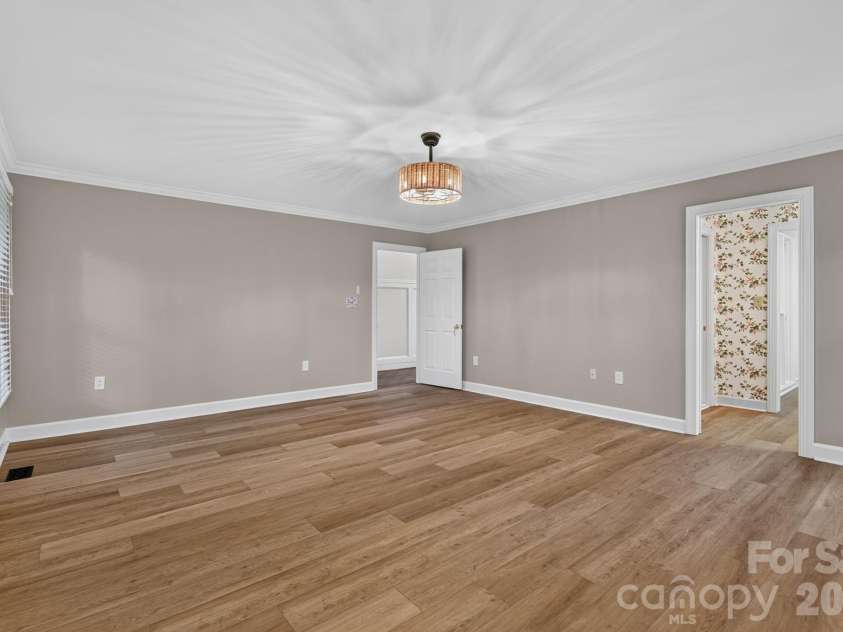 3517 Honeysuckle Drive, Matthews, NC 28104.  MLS# CAR4423576, YatesRealty ID 50513. Primary Bedroom