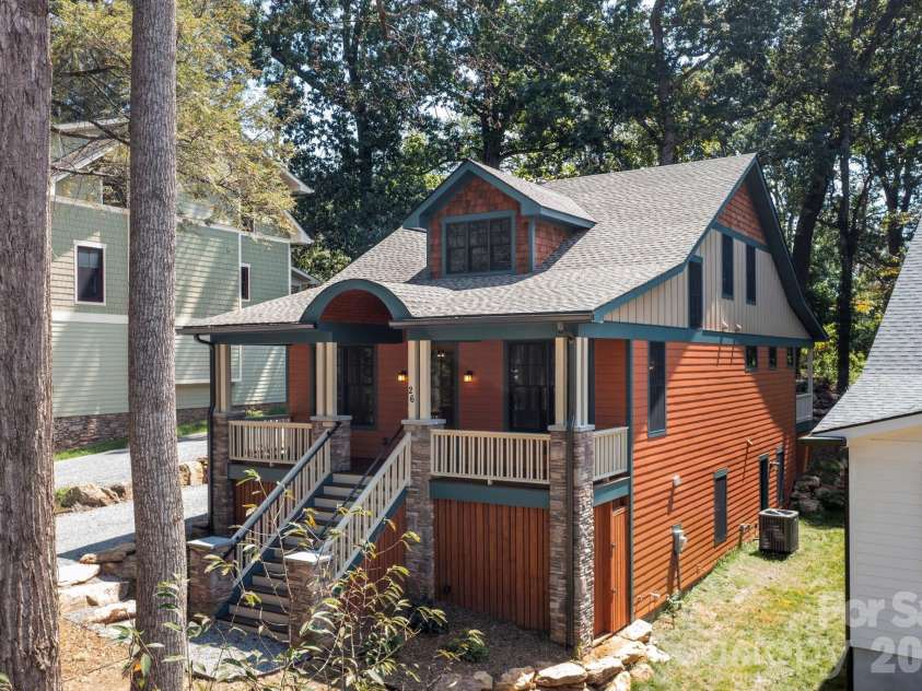 26 Grindstaff Drive, Asheville, NC 28803.  MLS# CAR4423848, YatesRealty ID 50514. 
