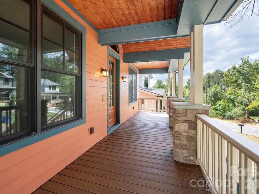 26 Grindstaff Drive, Asheville, NC 28803.  MLS# CAR4423848, YatesRealty ID 50514. 
