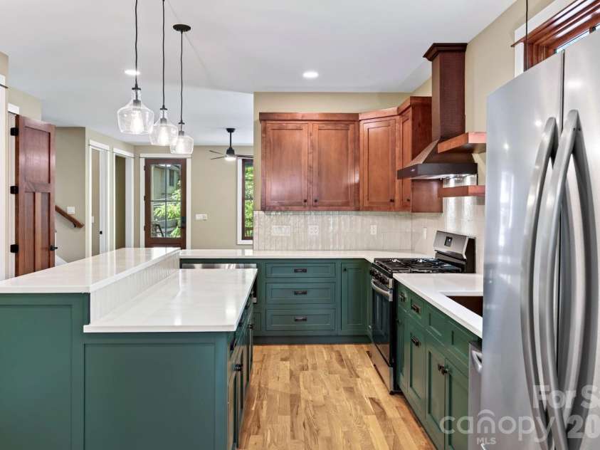 26 Grindstaff Drive, Asheville, NC 28803.  MLS# CAR4423848, YatesRealty ID 50514. 