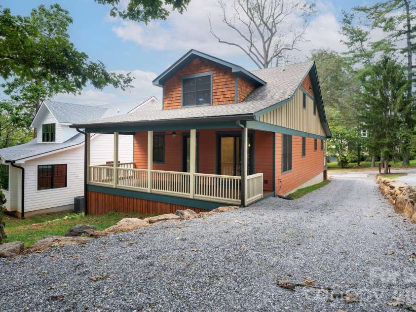 26 Grindstaff Drive, Asheville, NC 28803.  MLS# CAR4423848, YatesRealty ID 50514. 