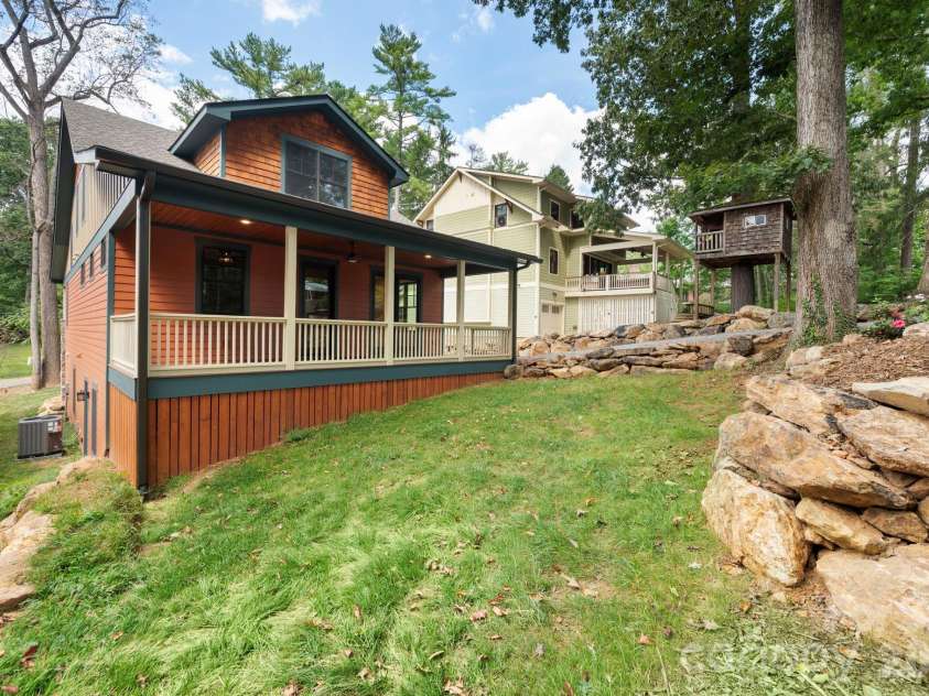 26 Grindstaff Drive, Asheville, NC 28803.  MLS# CAR4423848, YatesRealty ID 50514. 