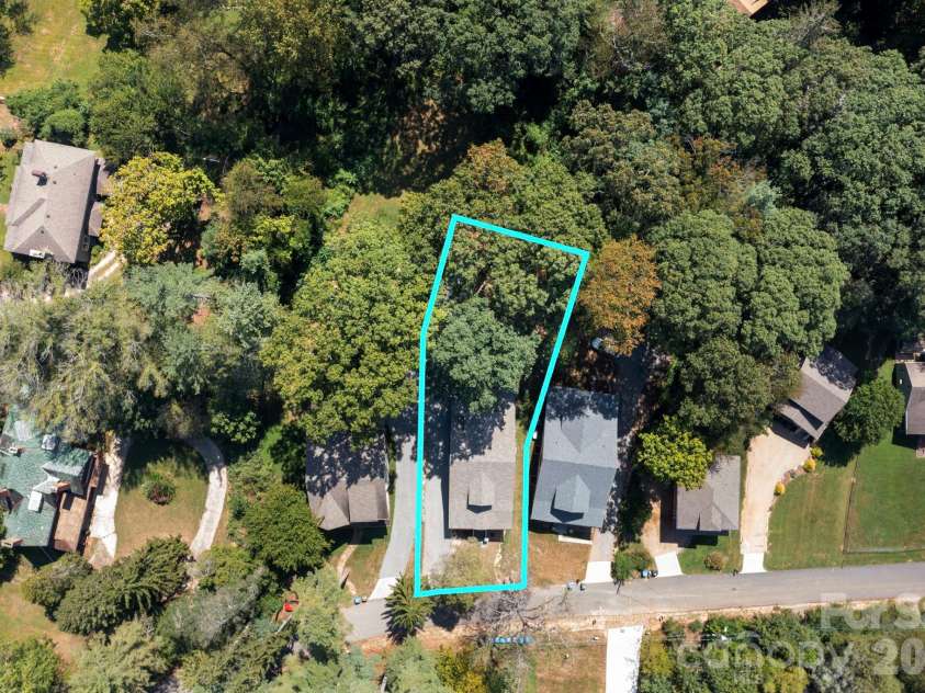 26 Grindstaff Drive, Asheville, NC 28803.  MLS# CAR4423848, YatesRealty ID 50514. 