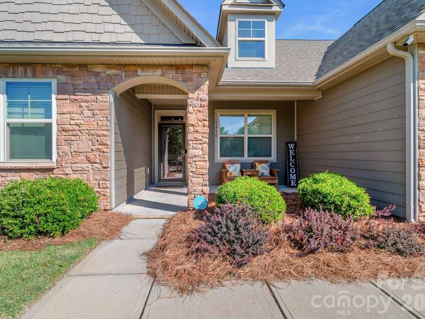 1310 Robinson Oaks Drive, Gastonia, NC 28054.  MLS# CAR4423733, YatesRealty ID 50516. 