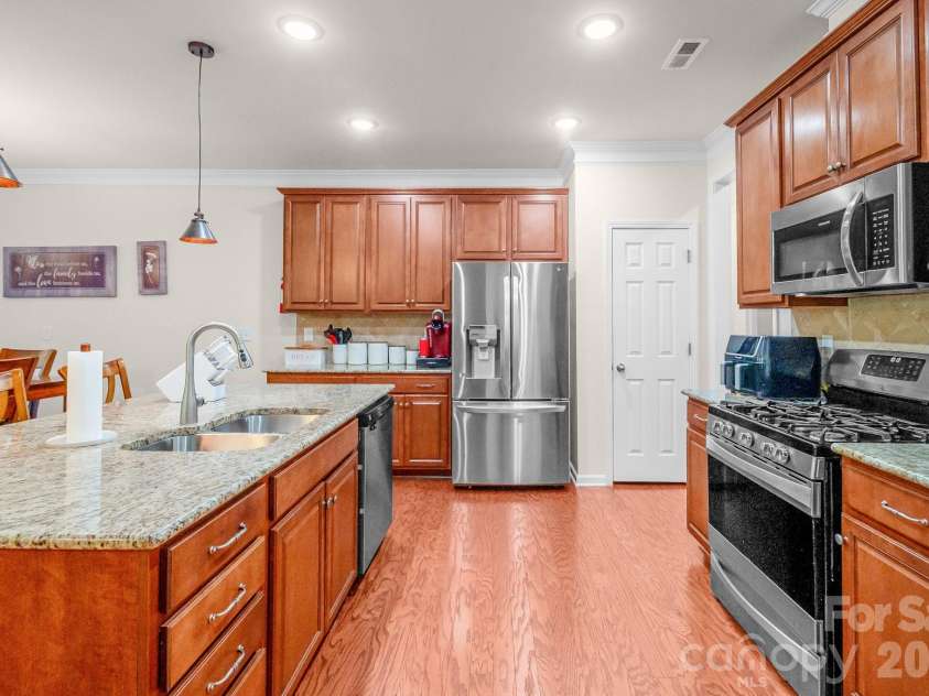 1310 Robinson Oaks Drive, Gastonia, NC 28054.  MLS# CAR4423733, YatesRealty ID 50516. 