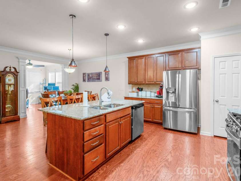 1310 Robinson Oaks Drive, Gastonia, NC 28054.  MLS# CAR4423733, YatesRealty ID 50516. 