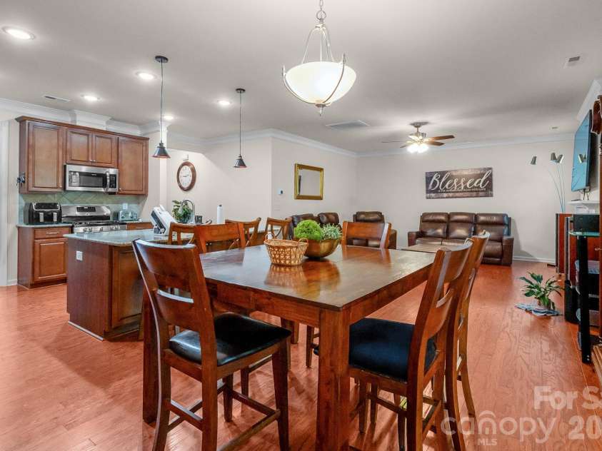 1310 Robinson Oaks Drive, Gastonia, NC 28054.  MLS# CAR4423733, YatesRealty ID 50516. 