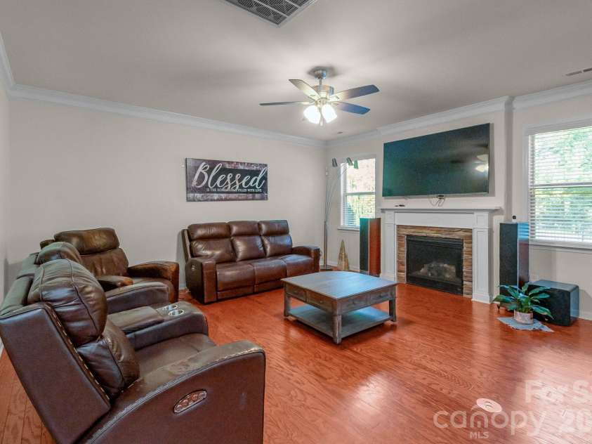 1310 Robinson Oaks Drive, Gastonia, NC 28054.  MLS# CAR4423733, YatesRealty ID 50516. 