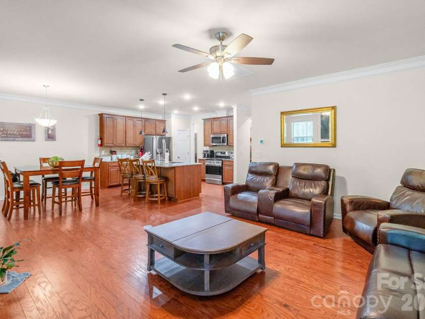 1310 Robinson Oaks Drive, Gastonia, NC 28054.  MLS# CAR4423733, YatesRealty ID 50516. 