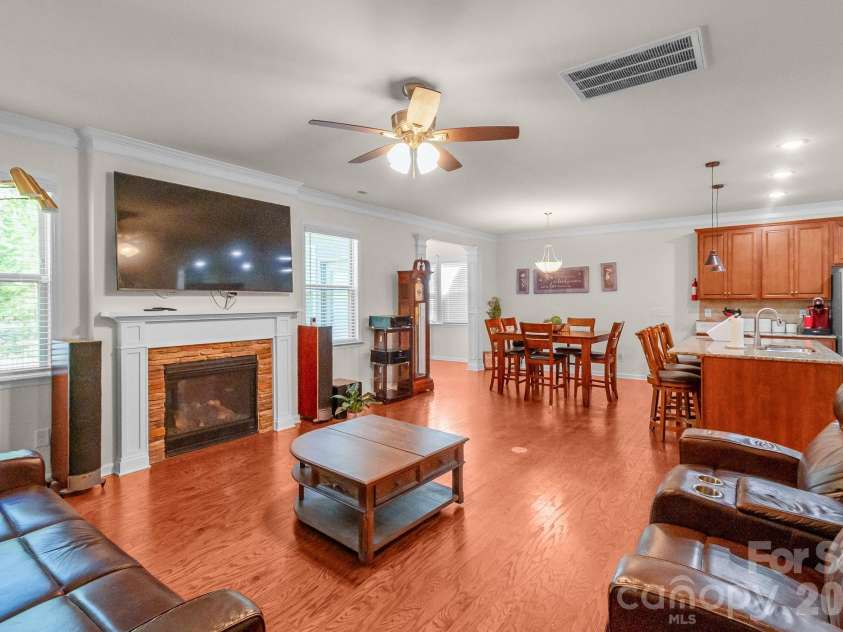 1310 Robinson Oaks Drive, Gastonia, NC 28054.  MLS# CAR4423733, YatesRealty ID 50516. 