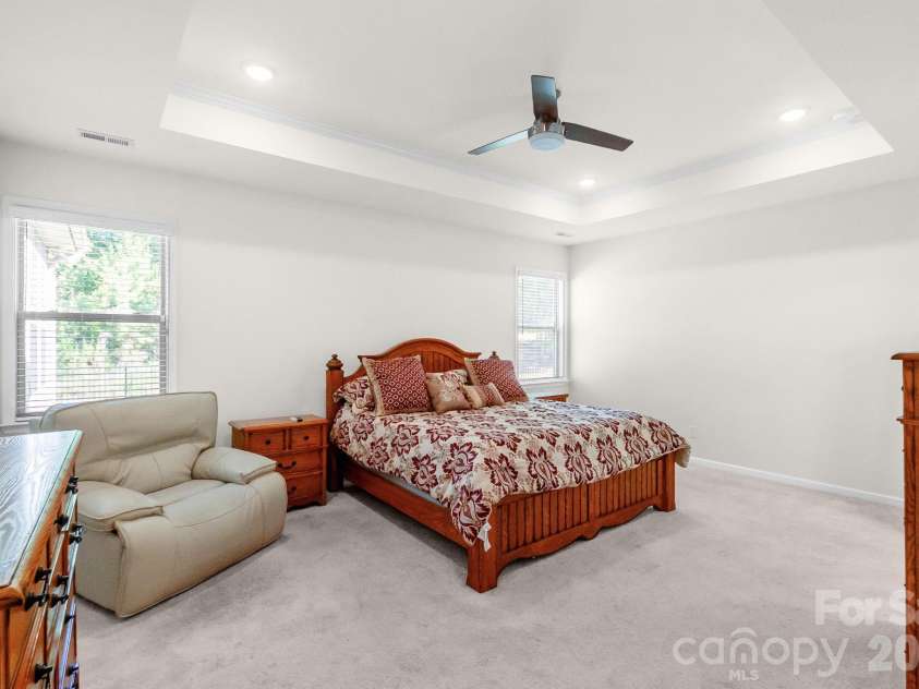 1310 Robinson Oaks Drive, Gastonia, NC 28054.  MLS# CAR4423733, YatesRealty ID 50516. 