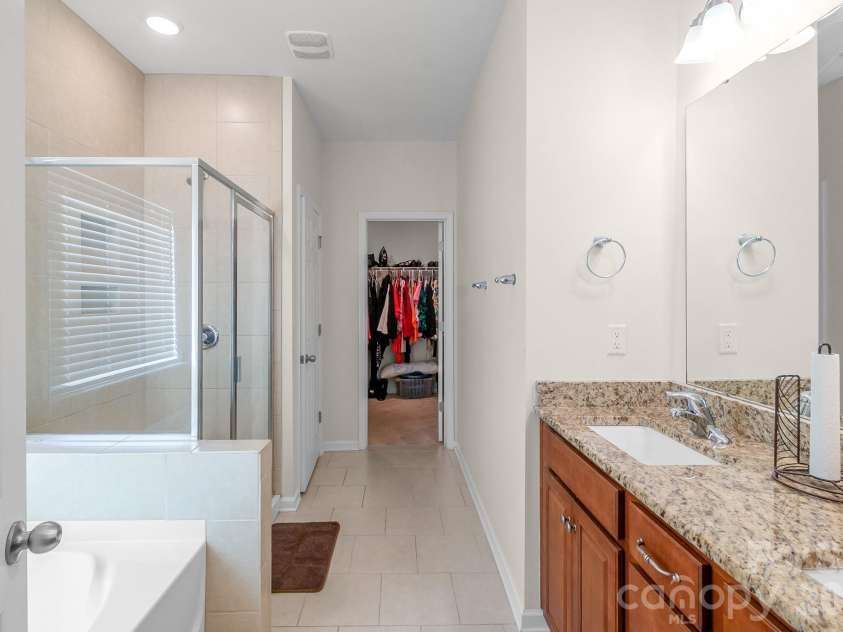 1310 Robinson Oaks Drive, Gastonia, NC 28054.  MLS# CAR4423733, YatesRealty ID 50516. 