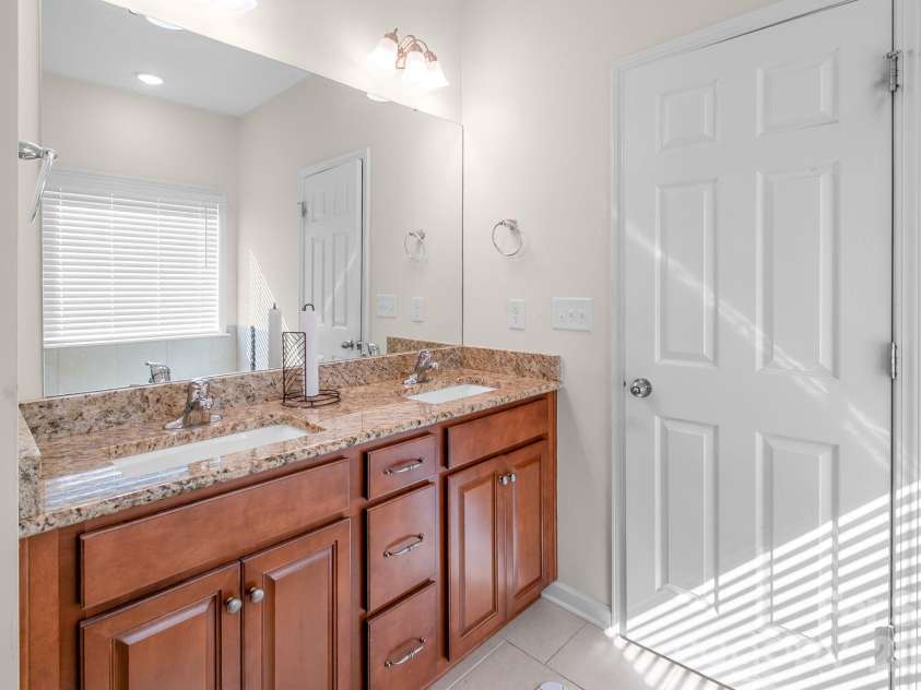1310 Robinson Oaks Drive, Gastonia, NC 28054.  MLS# CAR4423733, YatesRealty ID 50516. 