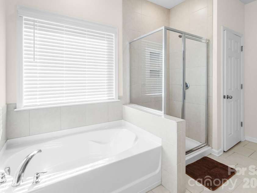 1310 Robinson Oaks Drive, Gastonia, NC 28054.  MLS# CAR4423733, YatesRealty ID 50516. 